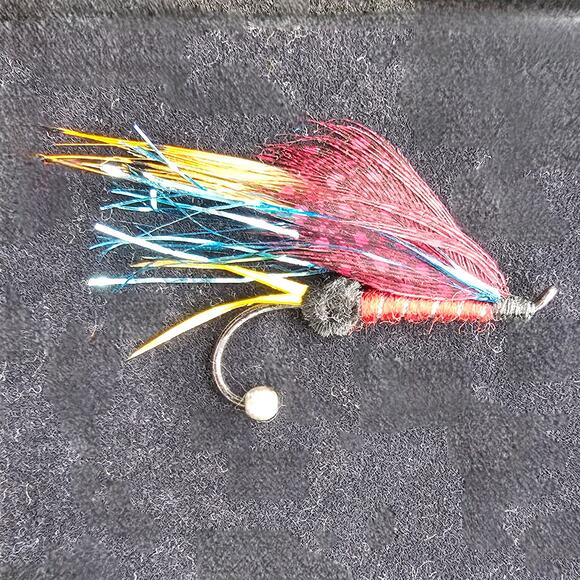 Fly Fishing Lure Lapel Hat Pin Trout Salmon Feather Jig Hook Tie Tack - Picture 1 of 6